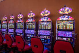Baccarat and roulette live dealer tables available on 777 Scatter
